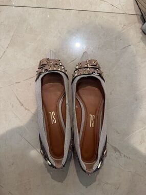 Pointed Toe Studded Ballet Flats in Light Gray -size 9